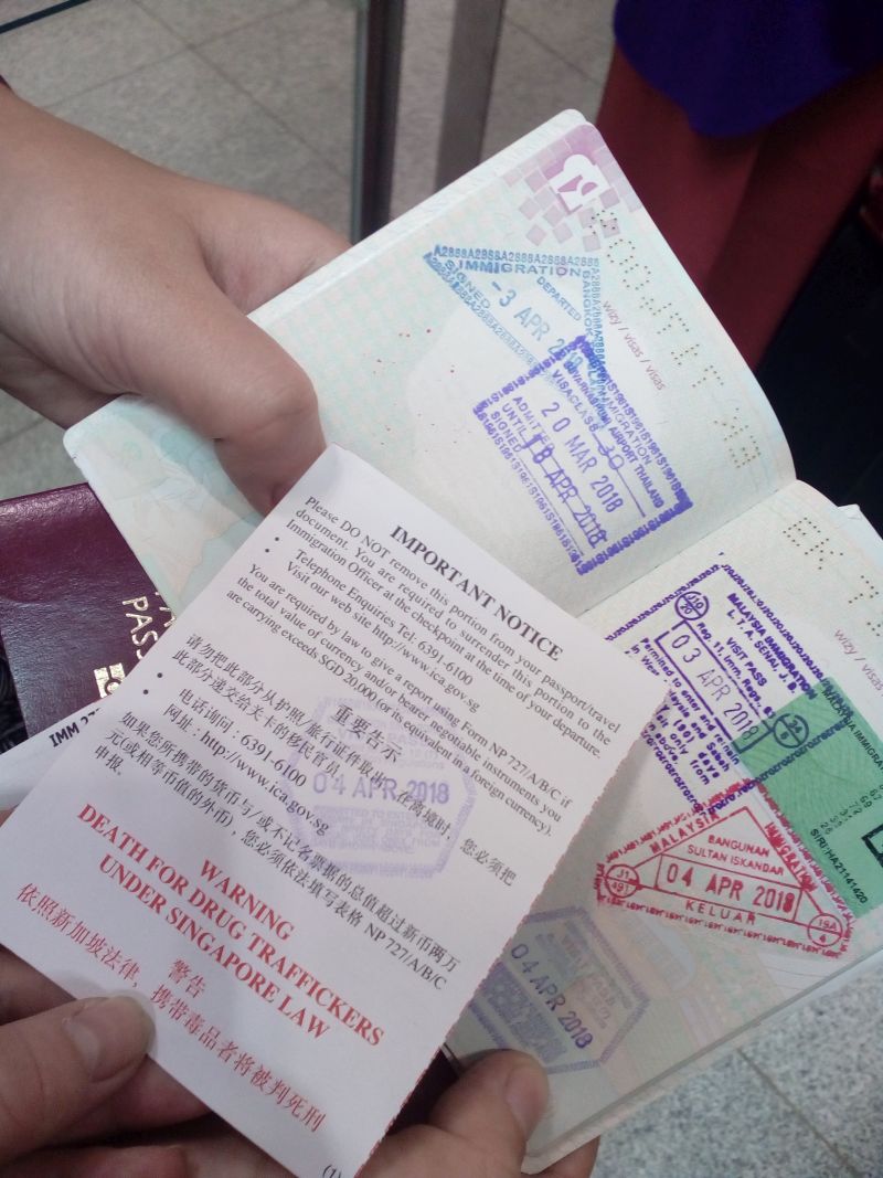 Fot 4. Agnieszka Kłos | Wjazd do Singapuru - notatka do paszportu, którą trzeba zwrócić przy wyjeździe