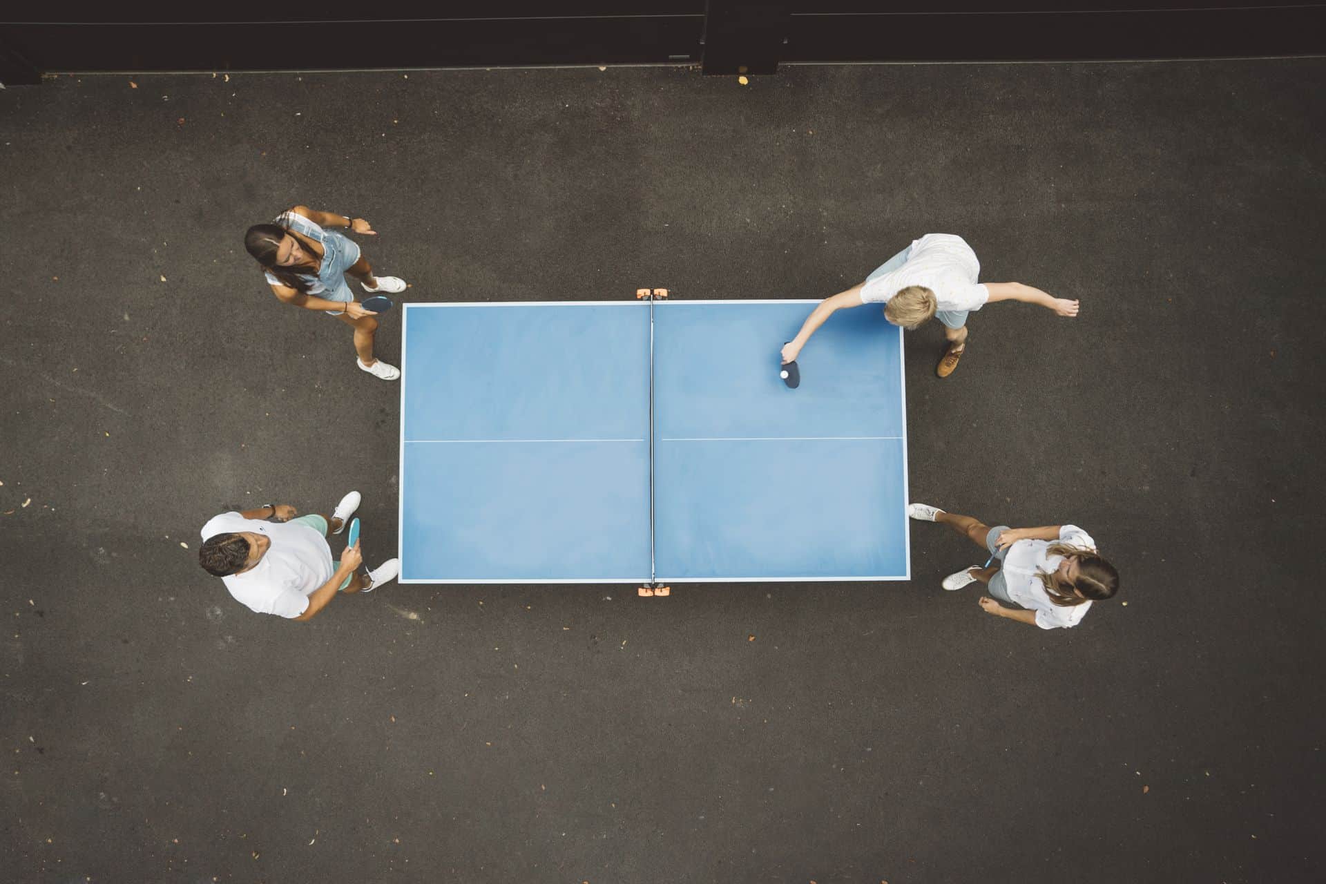 Stoły do ping-ponga – wymiary, blat z melaminy… jak wybrać stół do tenisa stołowego?