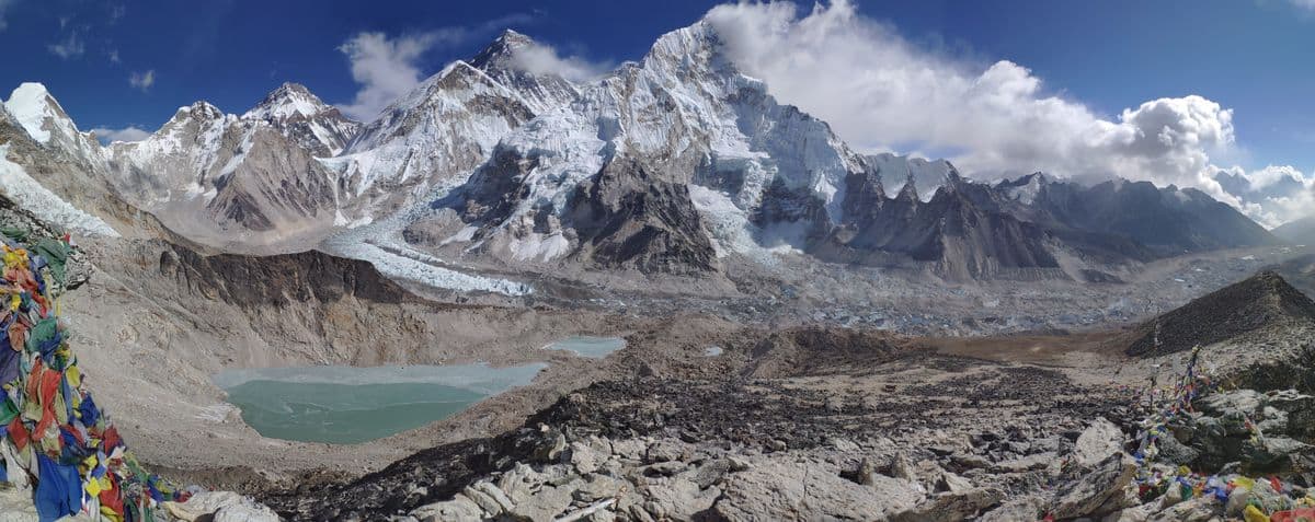 Fot 8. Radzimir Burzyński | Panorama roztaczająca się z wierzchołka Kala Pattar (5545 m n.p.m.), w centralnej części Mt. Everest i Nuptse