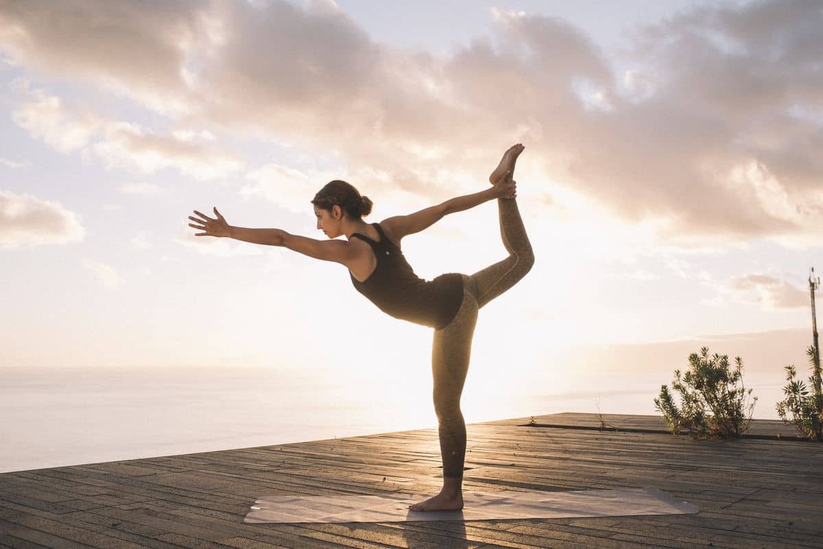 Dlaczego warto korzystać z akcesoriów do jogi?