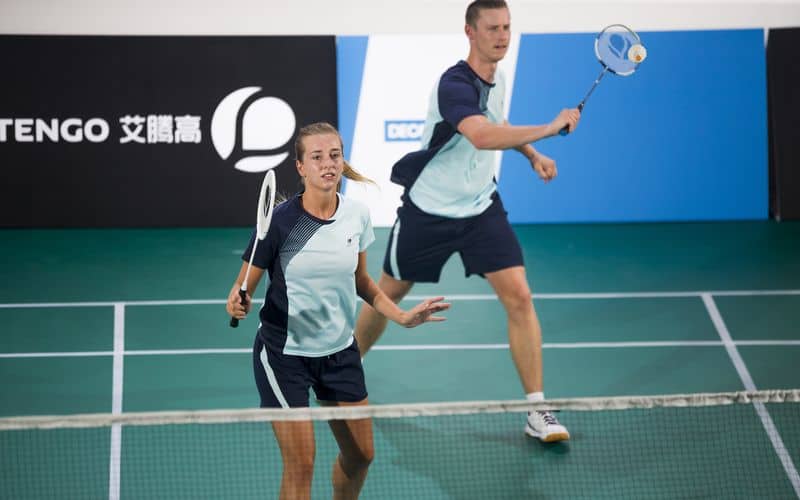 Turns into Influence Tact Badminton - technika. Jak odbijać i serwować lotkę? - Sprawdza się w sporcie