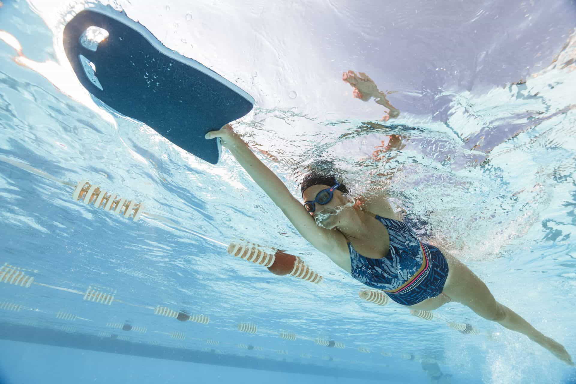 Jak pływanie wpływa na kręgosłup?