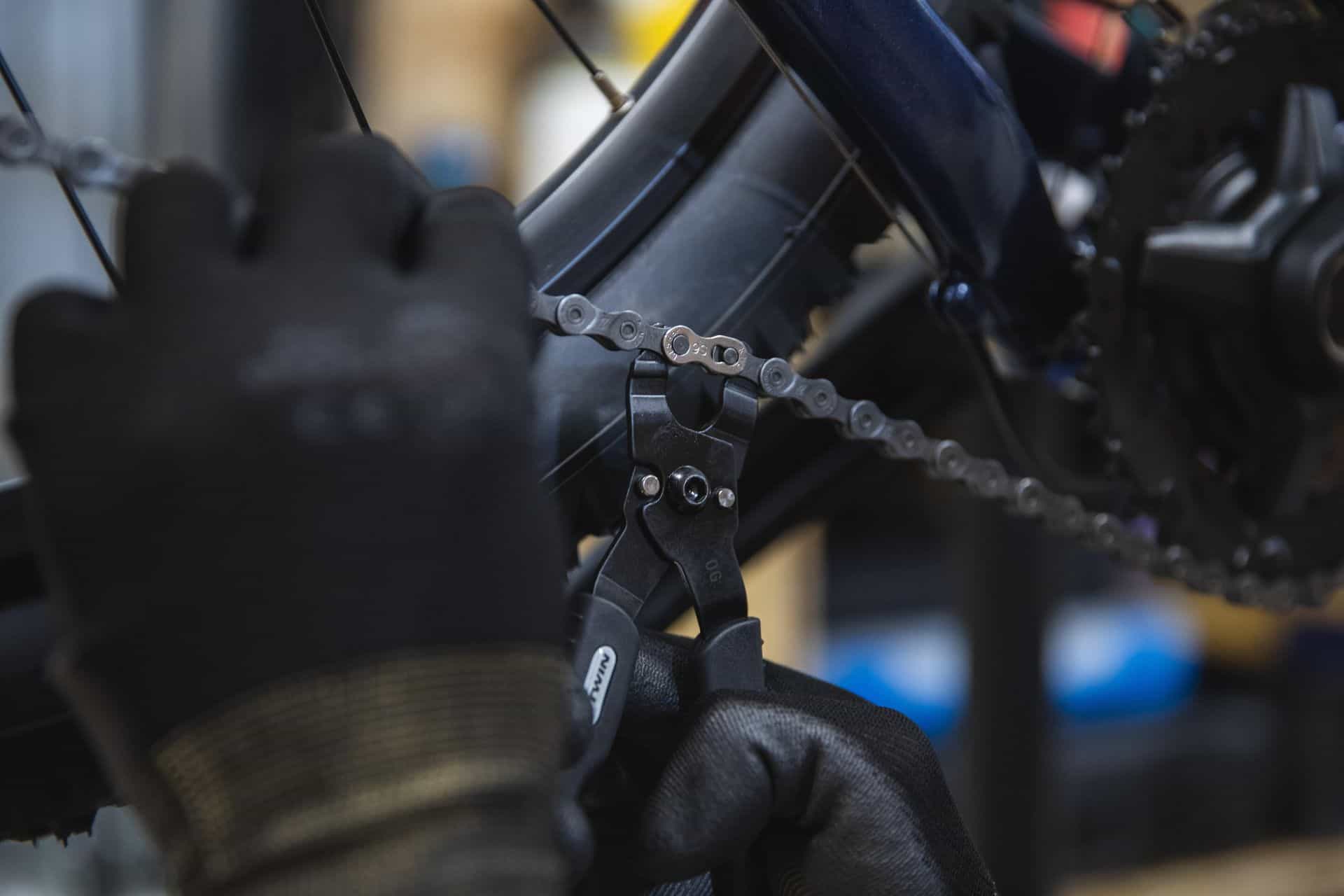 Wymiana łańcucha w rowerze - kiedy i jak go wymienić?