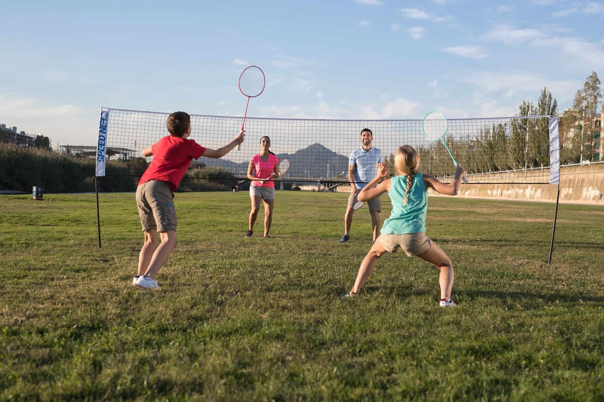 Badminton dla dzieci ‒ co warto wiedzieć, kiedy zacząć naukę, co kupić?