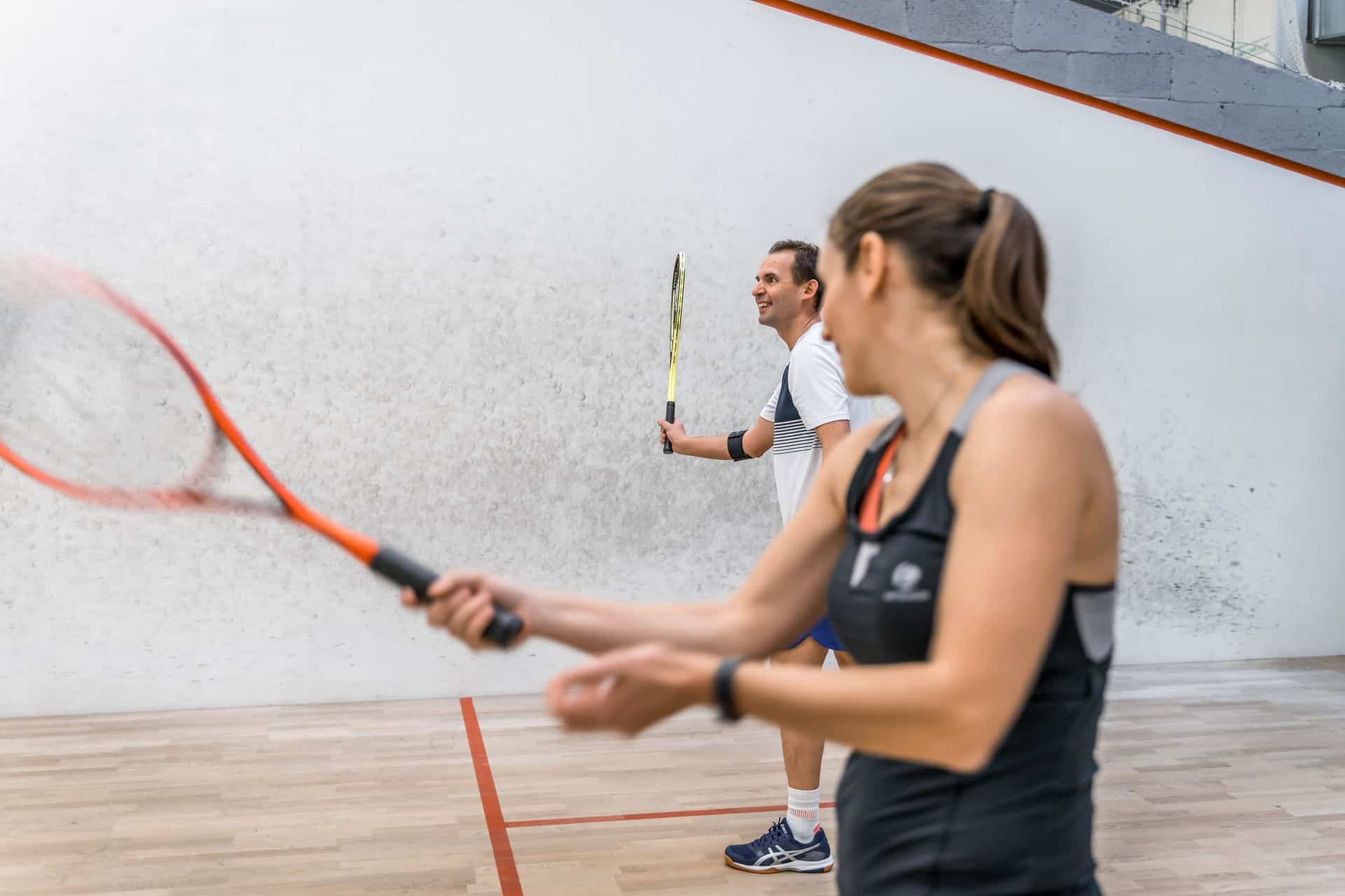 Nauka gry w squasha. Jak uniknąć najczęstszych błędów popełnianych przez początkujących?