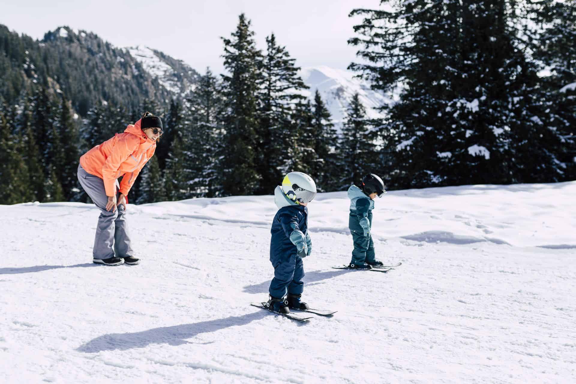 Jak prawidłowo dobrać długość nart dla dziecka?