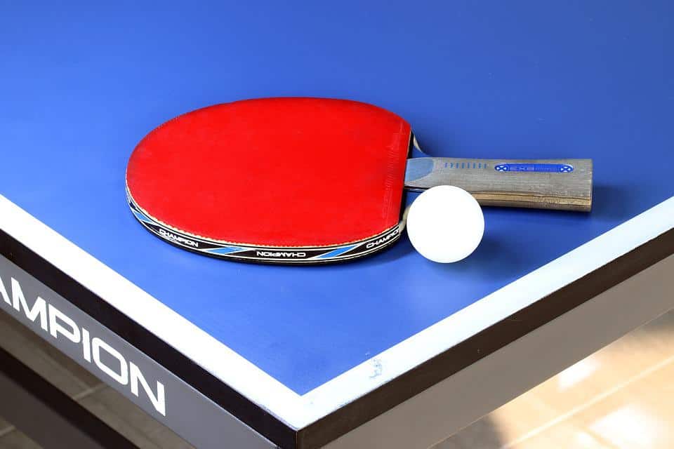 Standardowe rozmiary stołu do ping-ponga są określone w zasadach gry.