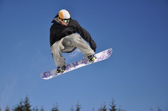 Jak się ubrać na snowboard? Co jest potrzebne na stoku?