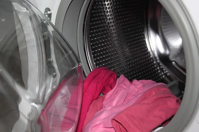 pranie kurtki puchowej w pralce