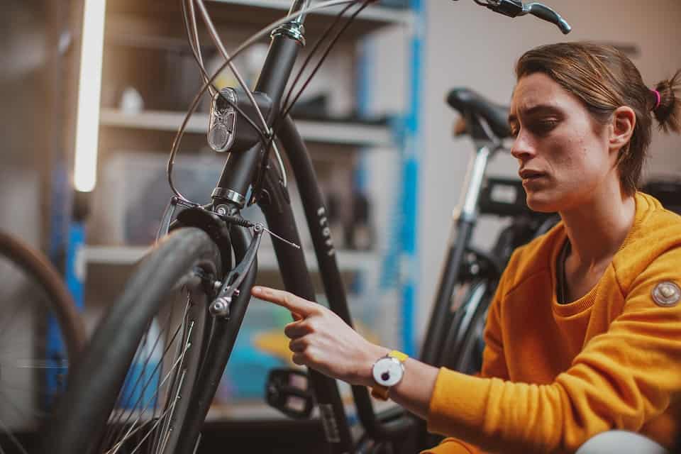 Jak wyregulować przerzutki w rowerze? Poradnik regulacji przednich i tylnych przerzutek