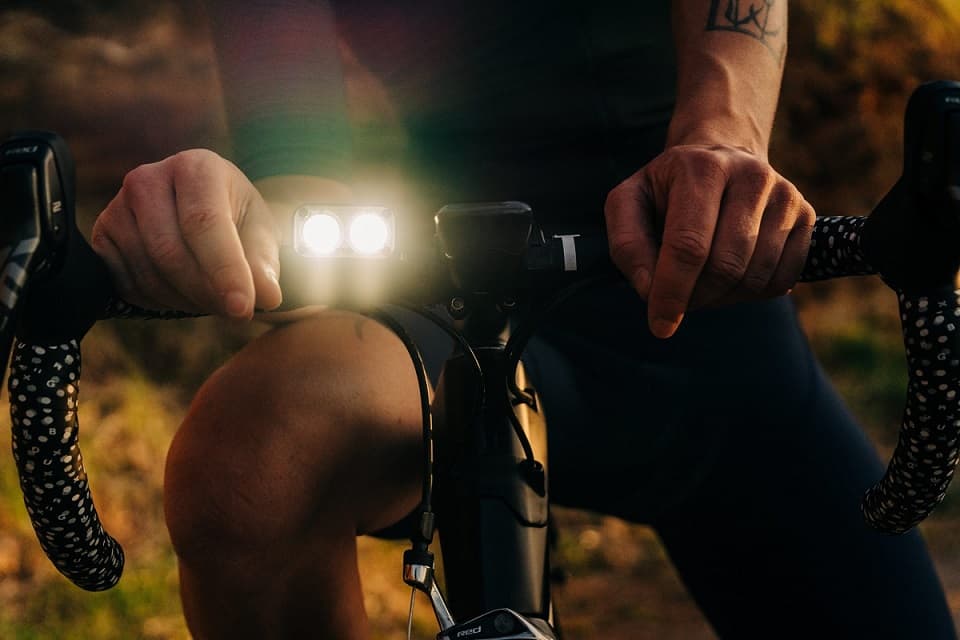 Jakie oświetlenie do roweru wybrać? Przednie i tylne lampki do roweru