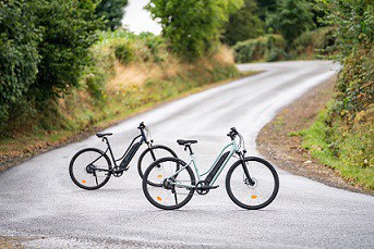 rowery elektryczne na drodze