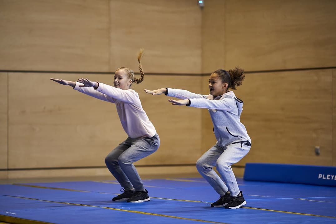 Gimnastyka korekcyjna dla dzieci i młodzieży - na czym polega? Jakie ćwiczenia wykonywać?